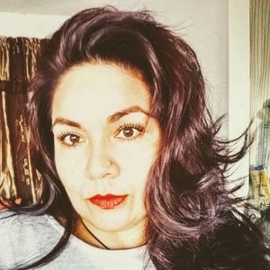 Meet your Posher, Claudia